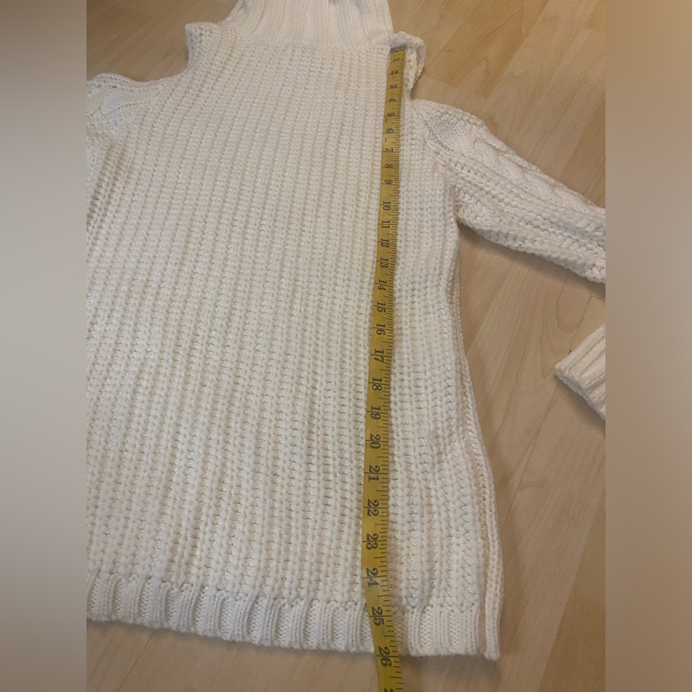 American Rag cold shoulder sweater - Picture 10 of 15